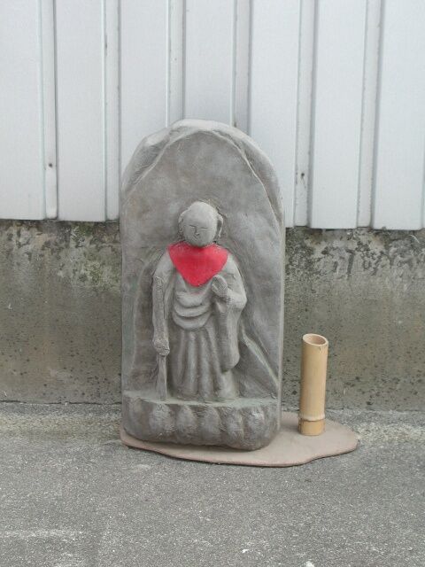地蔵　赤前掛け